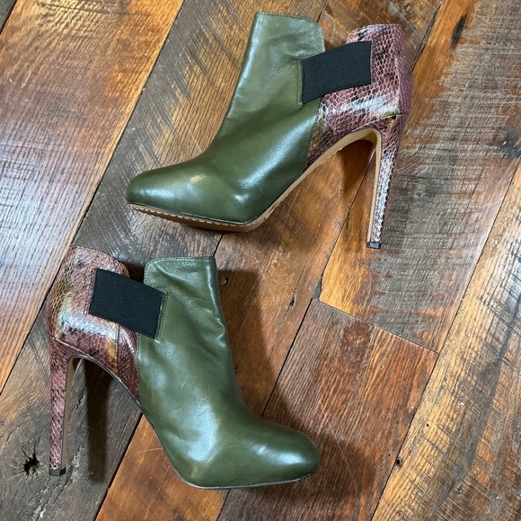 Vince Camuto Green Purple Snakeskin Leather Ankle Boots Size 10 - Picture 1 of 10